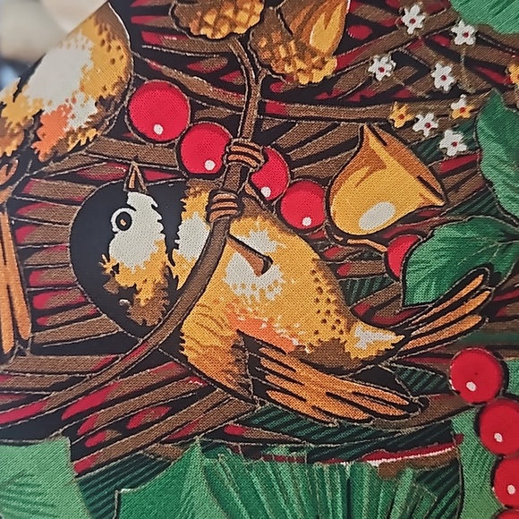 Holiday Classic Green Red Cotton Tablecloth 56x60 - Picture 5 of 7